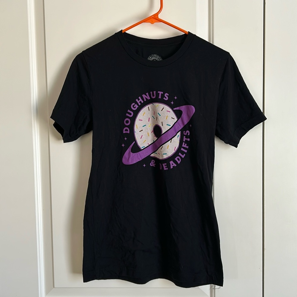 Doughnuts and deadlifts t-shirt planet